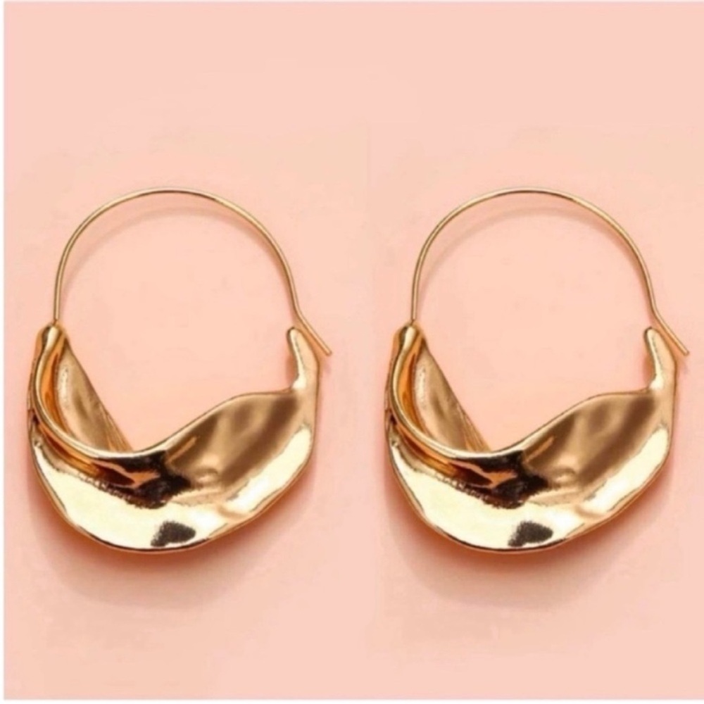 New! Gold Crescent Hoop Earrings (1049) NWOT